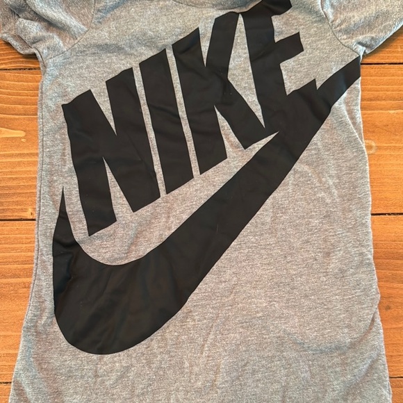Nike Infant Gray Romper with Black Logo 9 months - Picture 2 of 4